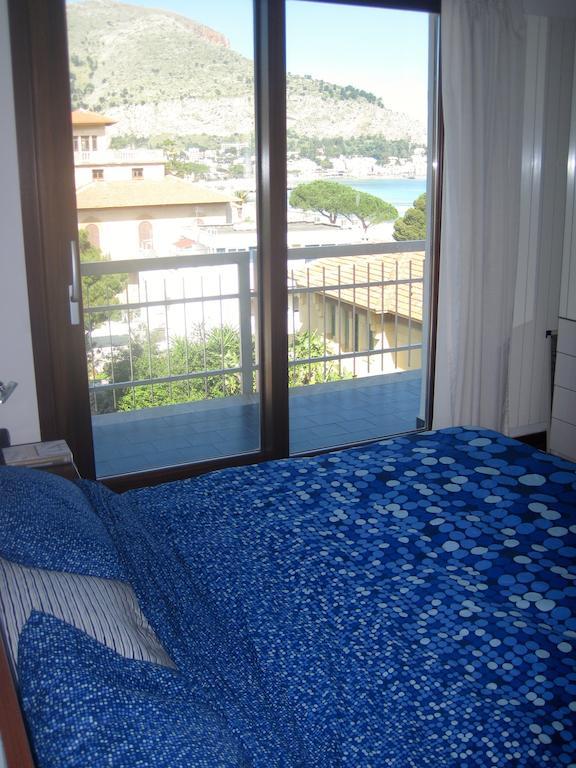 Mondello Luxury Apartment On The Beach Room photo